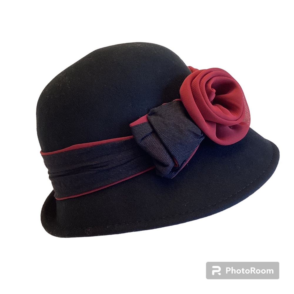 John Callahan felted wool cloche hat with bow and flower trim - Picture 5 of 8